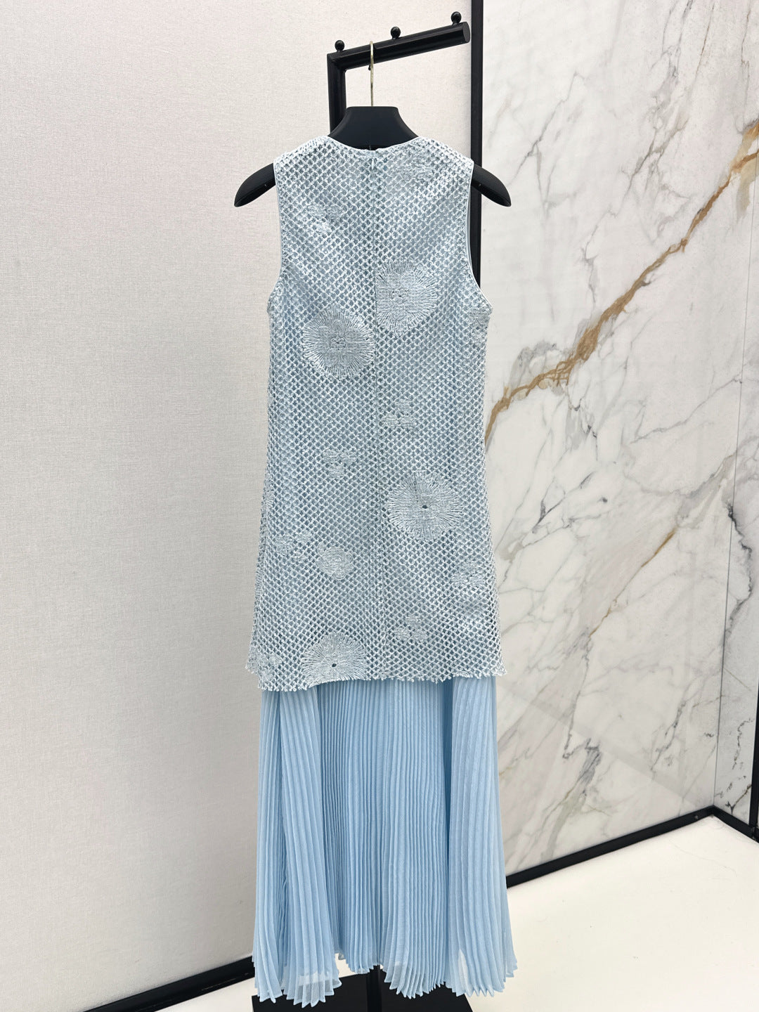 Vlan New sleeveless dress