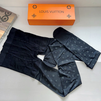 Louis letter print stockings