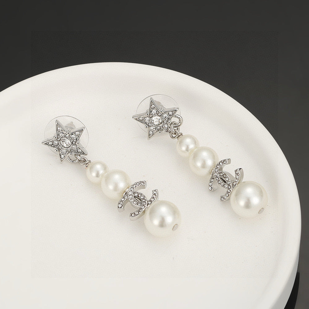 Chan New star earrings