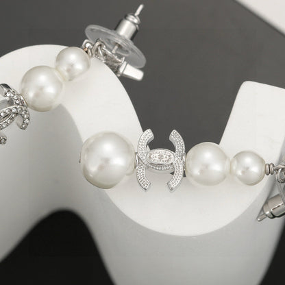 Chan New star earrings