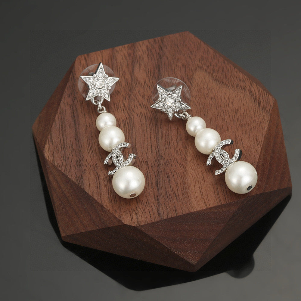 Chan New star earrings