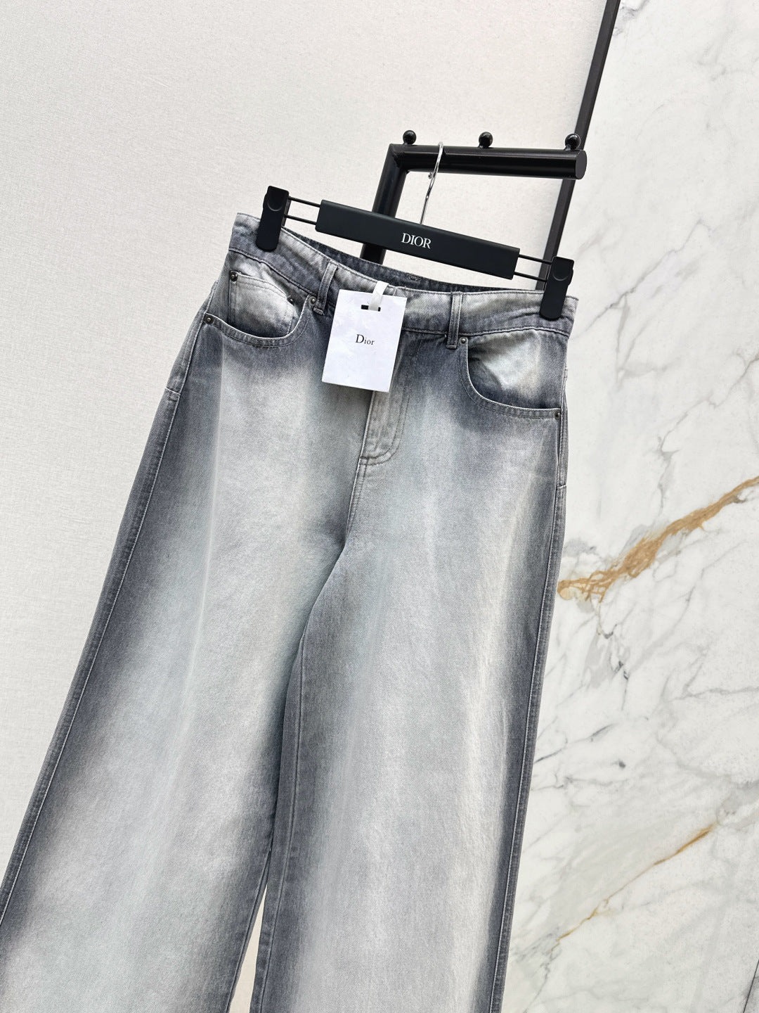 CD NEW Distressed and faded denim jeans