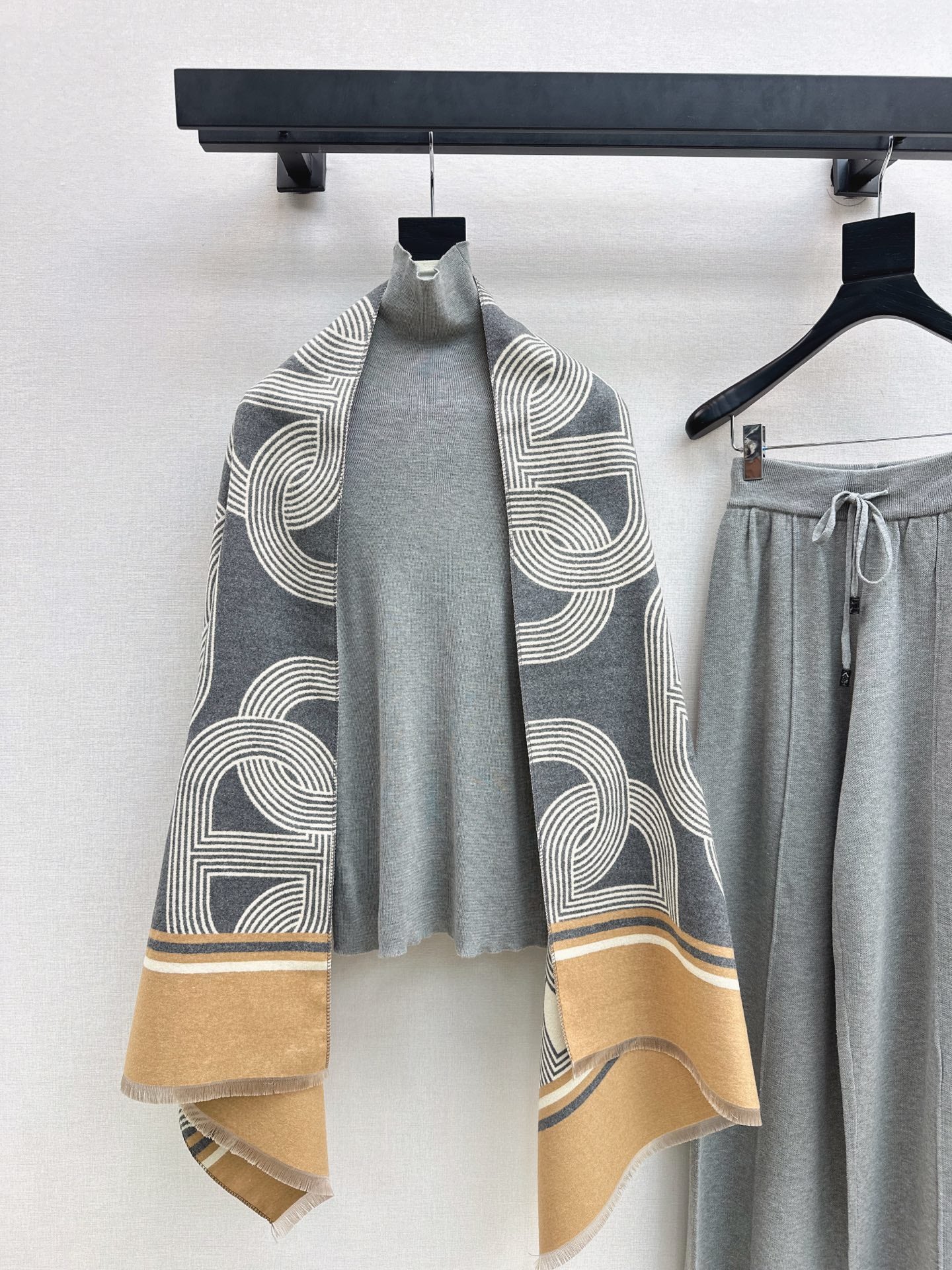 Herm NEW knitted suit